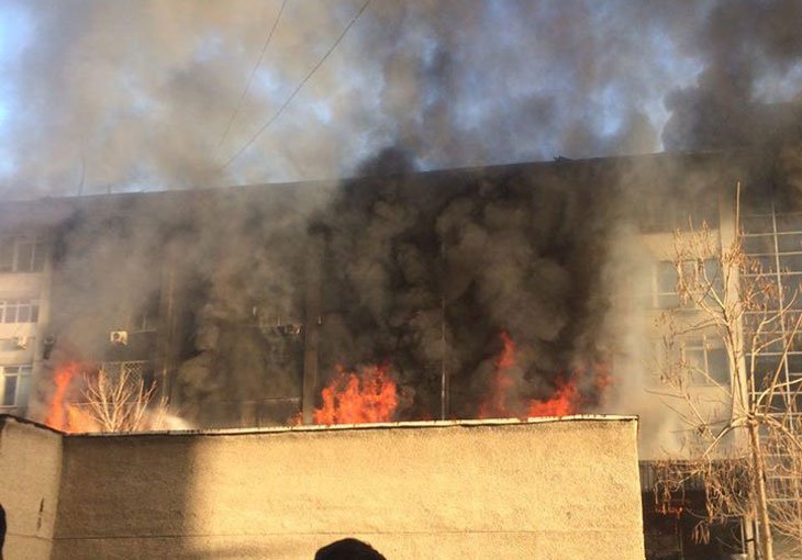 В крупном пожаре на Чиланзаре было спасено 70 человек 