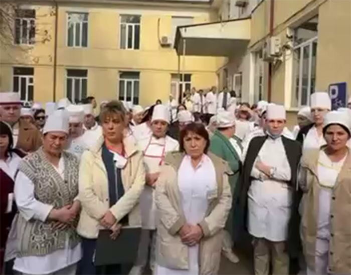 Медики и пациенты ташкентского онкодиспансера обратились к президенту на фоне планов по реорганизации. Видео