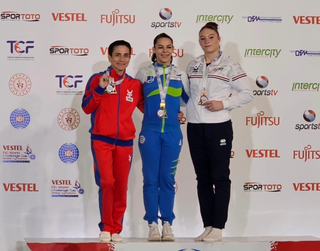 Гимнастка Оксана Чусовитина завоевала серебро на Кубке мира в Турции