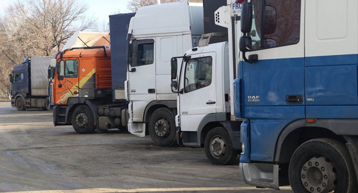 Узбекистан и Казахстан частично решили проблему со скоплением грузовых фур на границе  