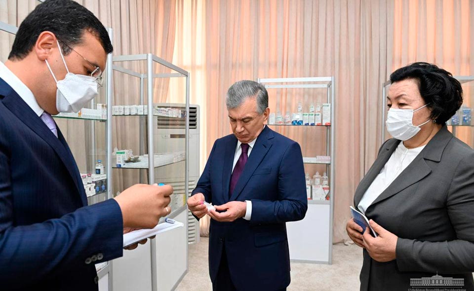 Мирзиёев прошел полный курс вакцинации. Правда пресс-секретарь президента не назвал, какую вакцину выбрал президент 