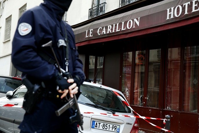 Парижская полиция опровергла сведения о перестрелке в центре города, это был звук петард