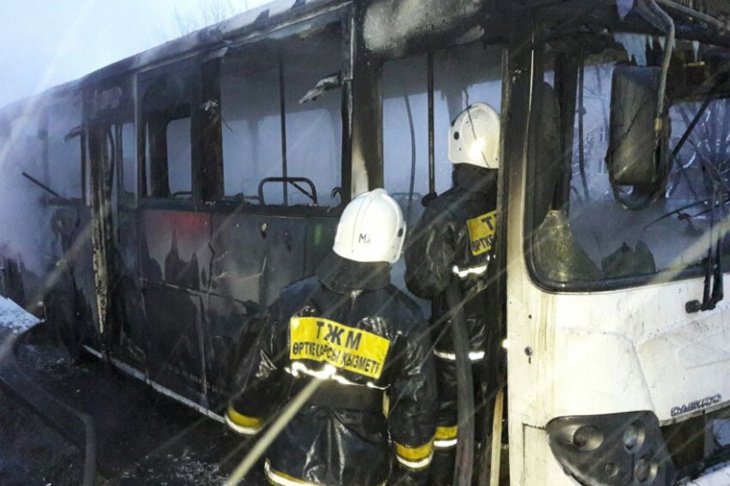Родственники 52 узбекистанцев, сгоревших в автобусе в Казахстане, утверждают, что они живы 