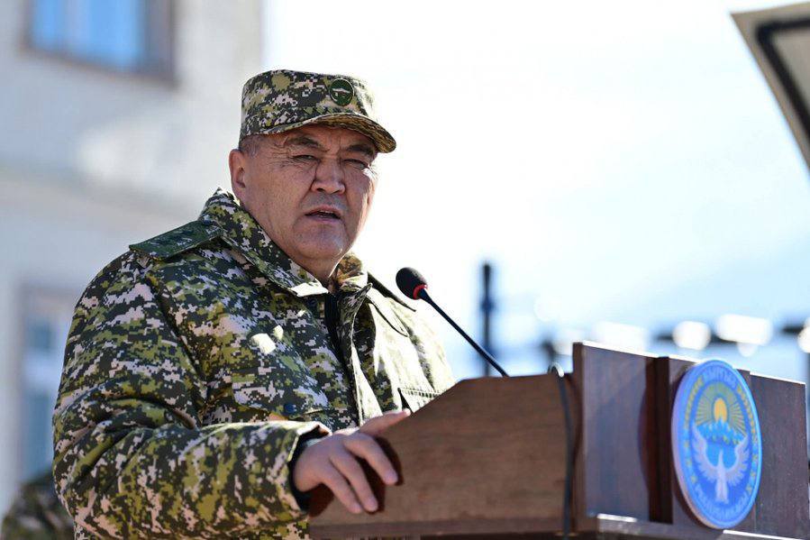 "Мы убираем всю тяжелую технику с границ по согласованию с соседними государствами" — глава ГКНБ Кыргызстана