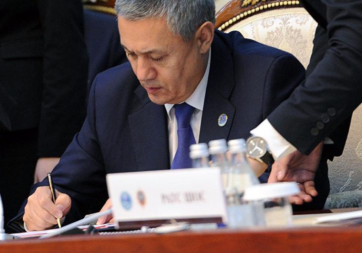 Рустам Азимов обсудит в Душанбе смягчение визового режима с Таджикистаном 