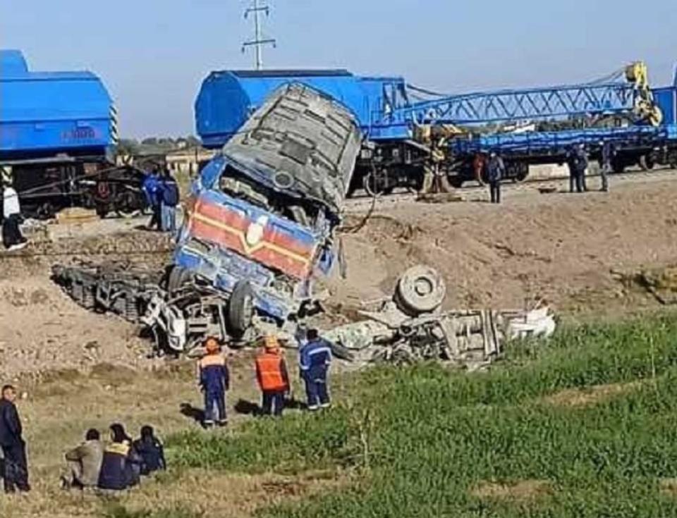 В Джизакской области из-за аварии с рельсов сошел локомотив. Видео  