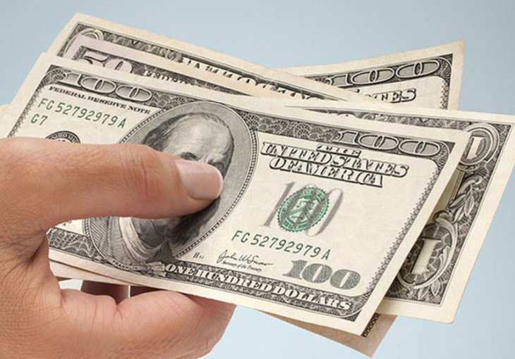 Коммерческие банки Узбекистана начали продавать доллар по 9 тысяч сумов  