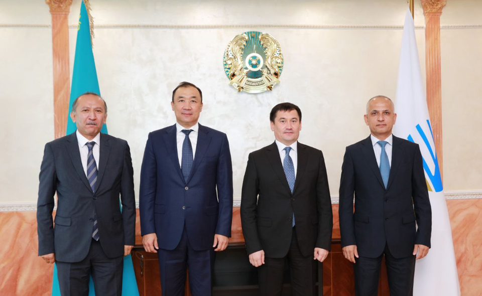 Узбекистан и Казахстан обсуждают вопросы увеличения грузопотока по железной дороге 