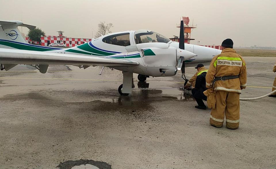 В аэропорту Ташкента совершил вынужденную посадку самолет кыргызской авиакомпании. У него обледенел двигатель 