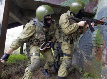 Узбекские силовики провели учения по обезвреживанию террористов 