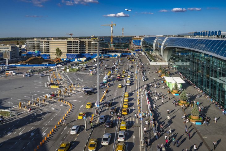 Пассажиры "Узбекистон хаво йуллари" больше 10 часов ждут вылета из Москвы 