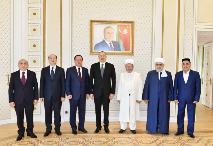 Ильхам Алиев принял главу комитета по делам религий и муфтия Узбекистана 