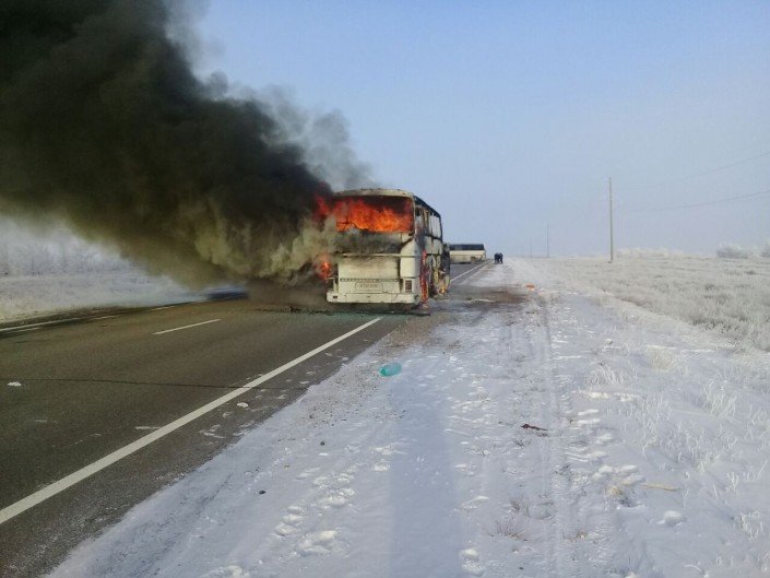Власти опровергли информацию о заблокированной двери автобуса, сгоревшего в Казахстане