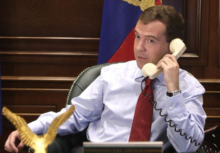 Премьер-министр Узбекистана Абдулла Арипов поговорил по телефону с Дмитрием Медведевым