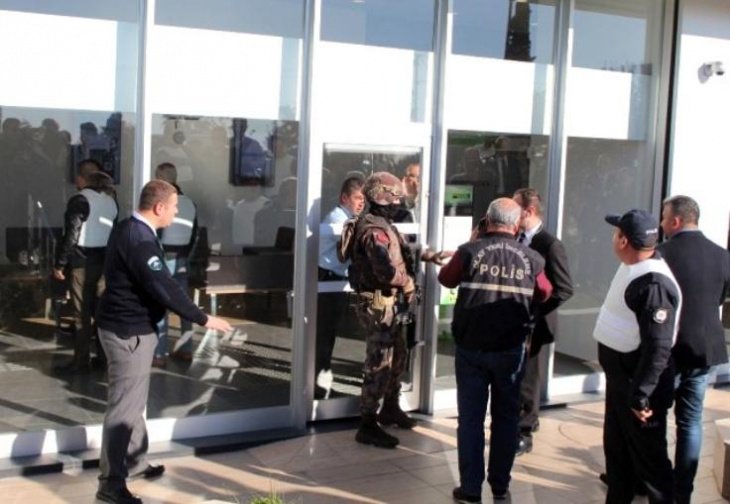 Врач из Узбекистана захватил банк в Турции при помощи игрушечного пистолета