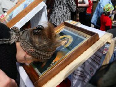 Чудо на православной выставке в Ташкенте: икона Богородицы «Плачущая» начала мироточить