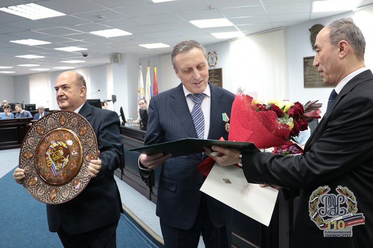 Ректор известного московского университета получил орден от Мирзиёева