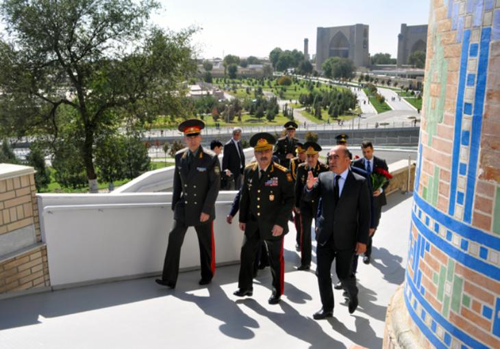 Глава Минобороны Азербайджана обсудит в Узбекистане вопросы военного сотрудничества