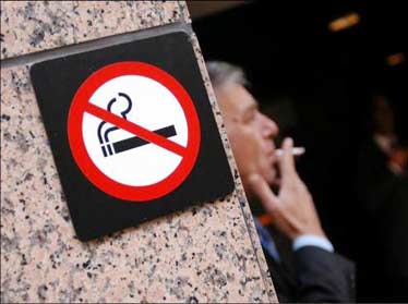 Президент Узбекистана подписал закон, запрещающий употребление табачной и алкогольной продукции в общественных местах 