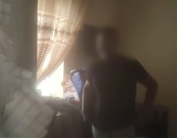 Неплательщик алиментов в Самаркандской области пытался спрятаться от приставов за колыбелью. Видео Неплательщик алиментов в Самаркандской области пытался спрятаться от приставов за колыбелью. Видео