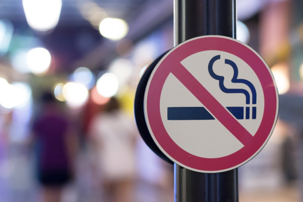 Снизить вред или снизить никотин? В США предложили странный способ борьбы с курением