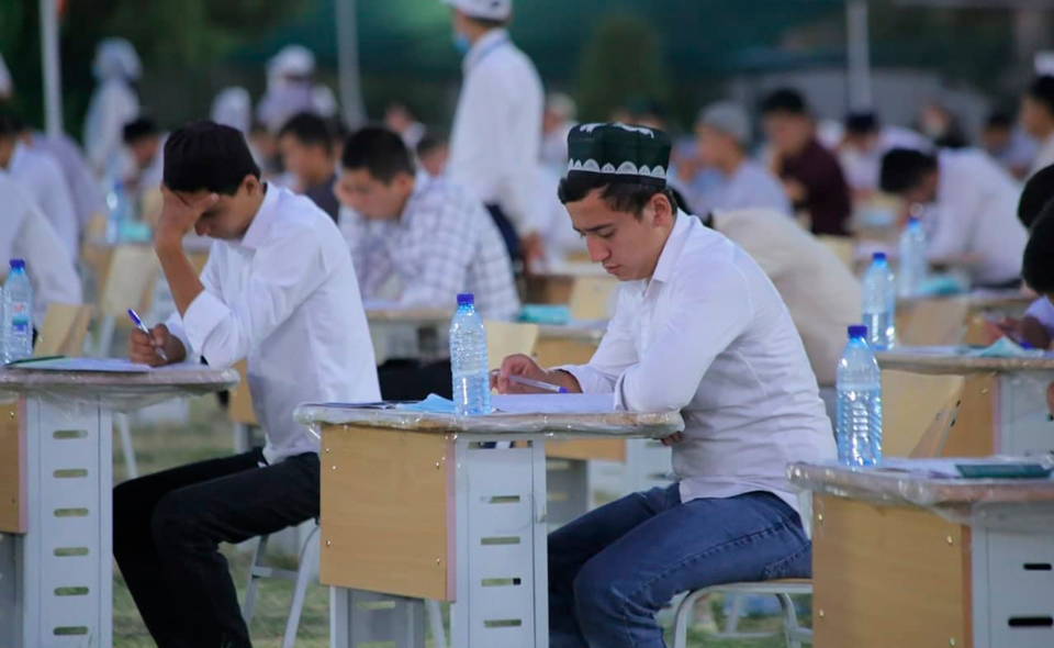 Власти Узбекистана продлили сроки онлайн-регистрации абитуриентов на вступительные экзамены в вузы  