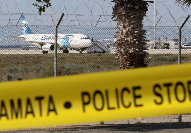 Появилось видео выхода пассажиров из захваченного самолета EgyptAir