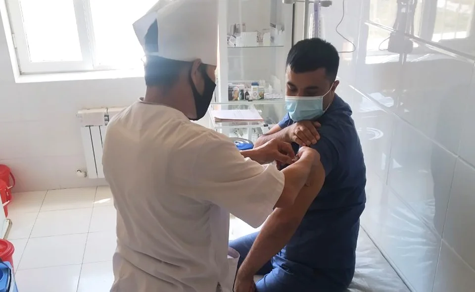 В Узбекистане с 31 мая стартует новый этап вакцинации. Прививать будут журналистов и студентов, обучающихся за рубежом   