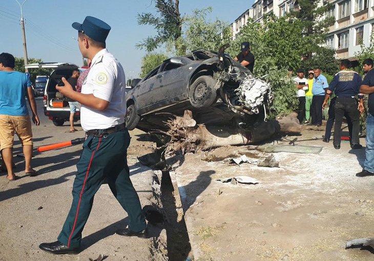 В Ташкенте произошло страшное ДТП: погибли двое молодых людей