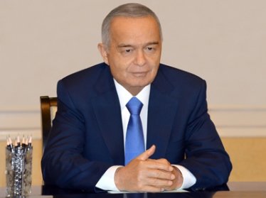 Ислам Каримов наградил Президента Туркменистана орденом «Мустакиллик»
