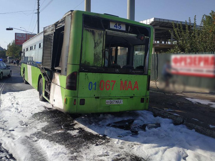В Ташкенте произошло возгорание автобуса: жертв и пострадавших нет (фото)