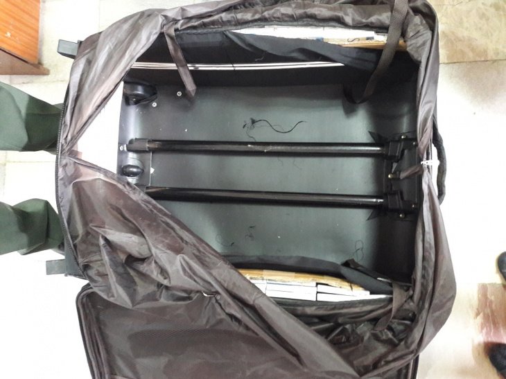 Две контрабандистки пытались ввезти в Узбекистан 240 пачек сигарет в сумках с двойными стенками