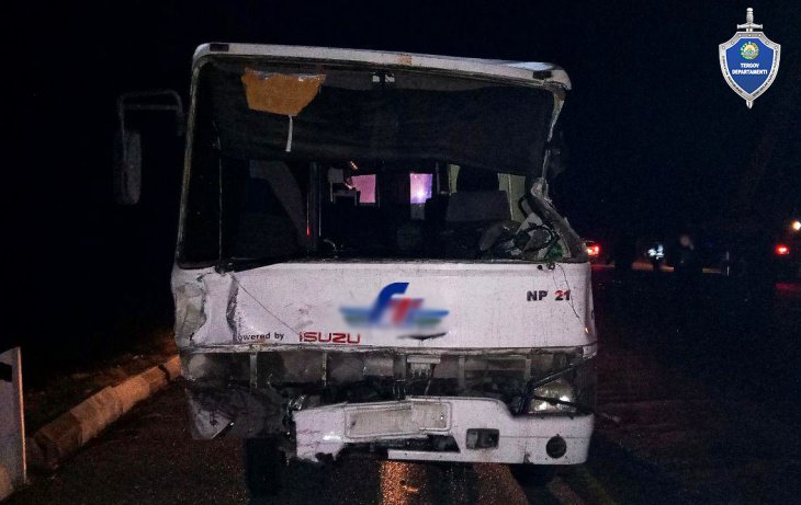 В Фергане Nexia столкнулась с рейсовым автобусом Isuzu. Четыре человека погибли 