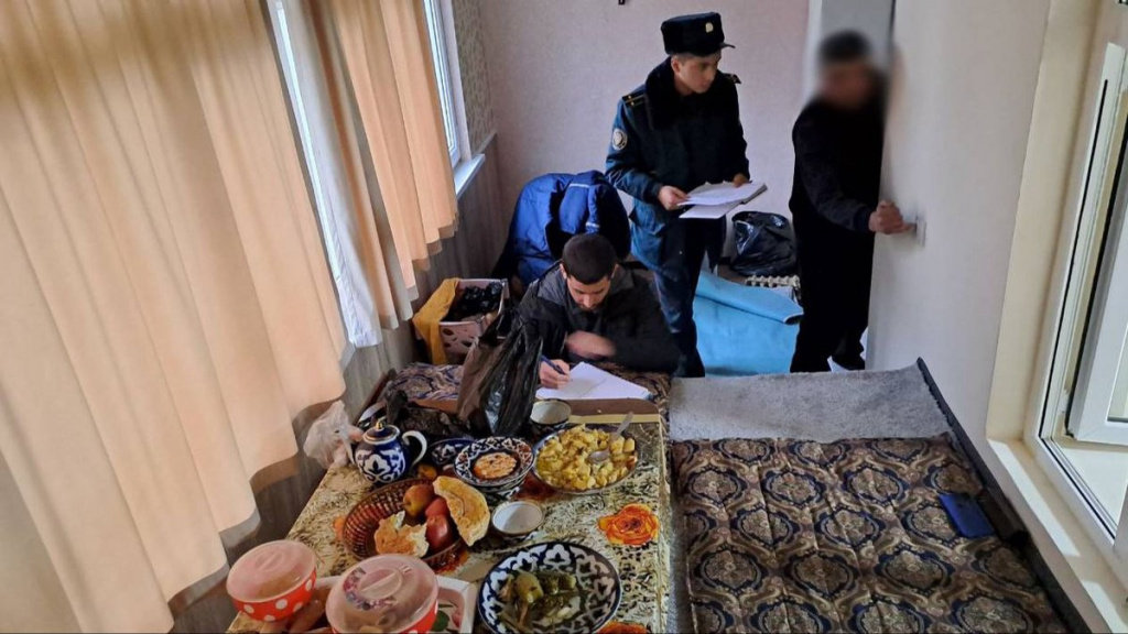 В Чирчике задержана преступная группа, грабившая людей под видом "голодных приезжих"