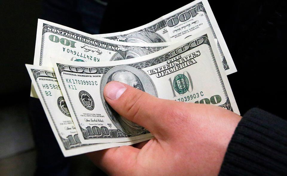 В Узбекистане участились случаи подделки купюр в 50 и 100 долларов. В результате банкоматы прекратили прием этих банкнот 