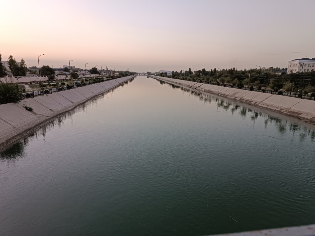 Тонкая пленка и бентонитовые глины. Какие меры помогают экономить воду в каналах