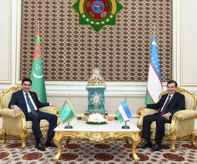Шавкат Мирзиёев провел телефонный разговор с Президентом Туркменистана