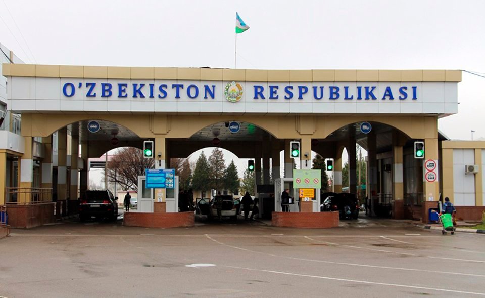 Некоторые пункты пропуска на узбекско-казахской границе временно приостановили работу 