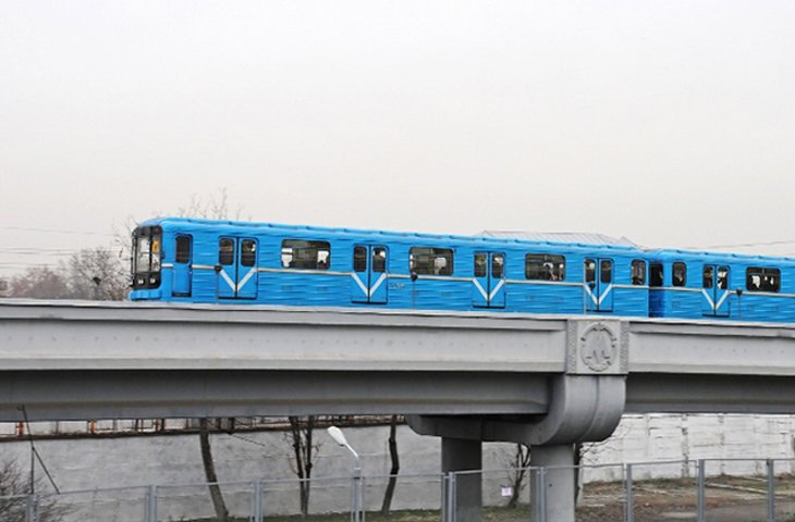 В Ташкентском метрополитене объяснили высадку людей на метромост "Салар"