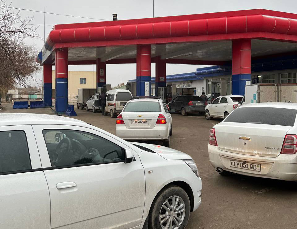 В Узбекистане решили не повышать цены на самую популярную марку бензина. При этом еще вчера заявлялось обратное  