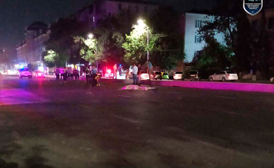 В центре Ташкента водители двух авто совершили наезд на пешехода. Пострадавший скончался на месте происшествия   