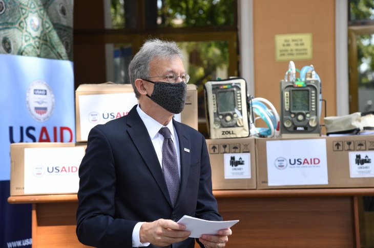 США передали Узбекистану 200 аппаратов искусственной вентиляции легких на 2,6 млн долларов 