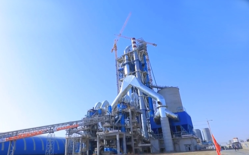 Китайцы построили в Каттакургане новый завод с крупнейшей цементной печью в Узбекистане 