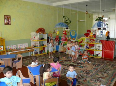 В детских домах и интернатах Узбекистана воспитывается около 2500 детей-сирот 