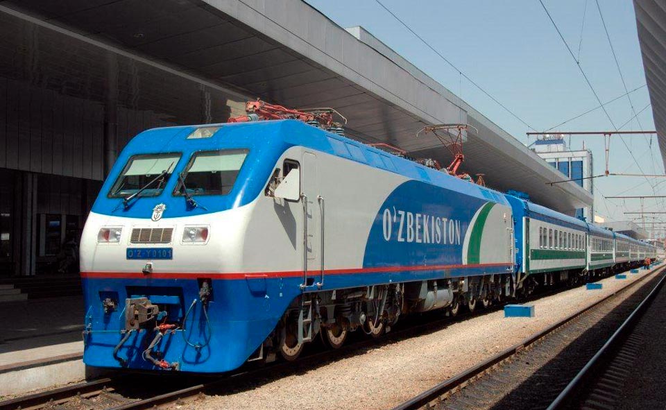 Узбекистан запустил 8 поездов для вывоза своих граждан из России 