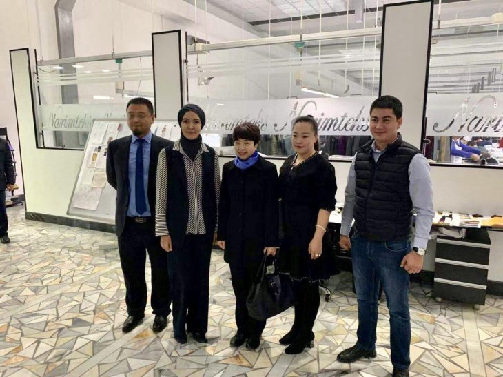 Посол Китая в Узбекистане посетила текстильное предприятие в Маргилане