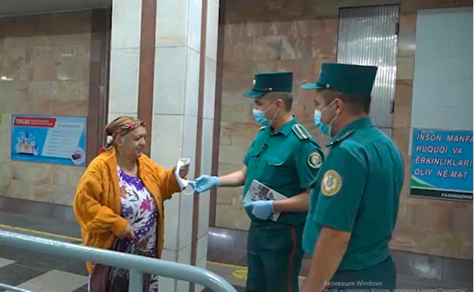 Носите маски. В Ташкентском метро проходят рейды по выявлению пассажиров, нарушающих карантинные правила 