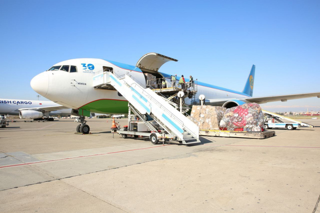 В Турцию прибыл пятый спецборт с гуманитарной помощью из Узбекистана