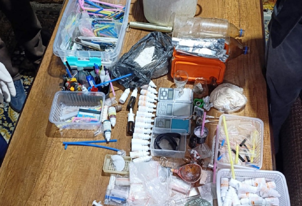 В Андижане силовики накрыли "домашнюю" нарколабораторию