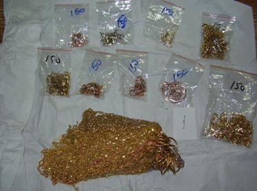 Таможенники Узбекистана задержали контрабанду 39 кг золота и ювелирных изделий 